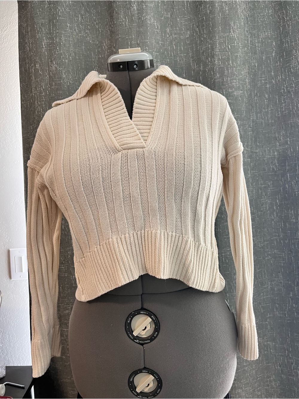 Hippie Rose Ribbed V-Neck Cropped Sweater - Cream